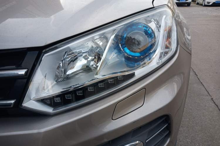Used Zotye T600 2017 1.5T Manual Elite New Year Edition Left Front Headlight