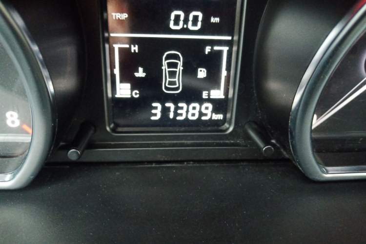 Used Zotye T600 2017 1.5T Manual Elite New Year Edition Odometer Close Up