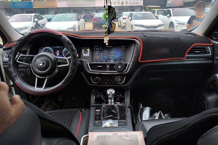 Used Zotye T600 2017 1.5T Manual Luxury New Year Edition Center Console