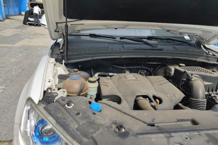 Used Zotye T600 2017 1.5T Manual Elite New Year Edition Engine Bay Right