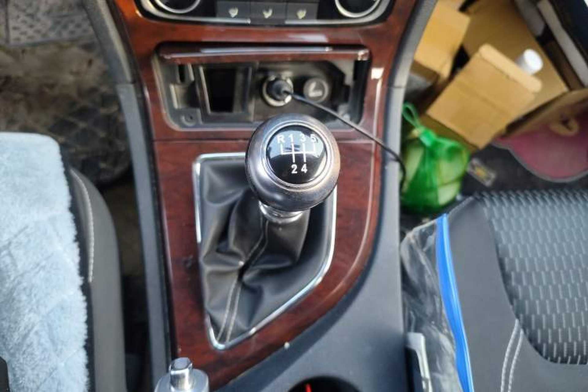 Used Zotye T600 2017 1.5T Manual Elite New Year Edition Gear Lever