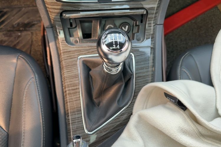 Used Zotye T600 2017 1.5T Manual Luxury New Year Edition Gear Lever