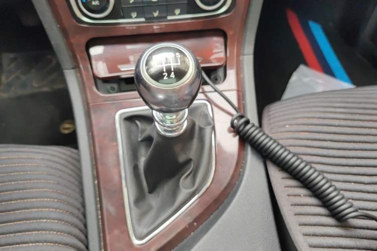 Used Zotye T600 2017 1.5T Manual Elite New Year Edition Gear Lever