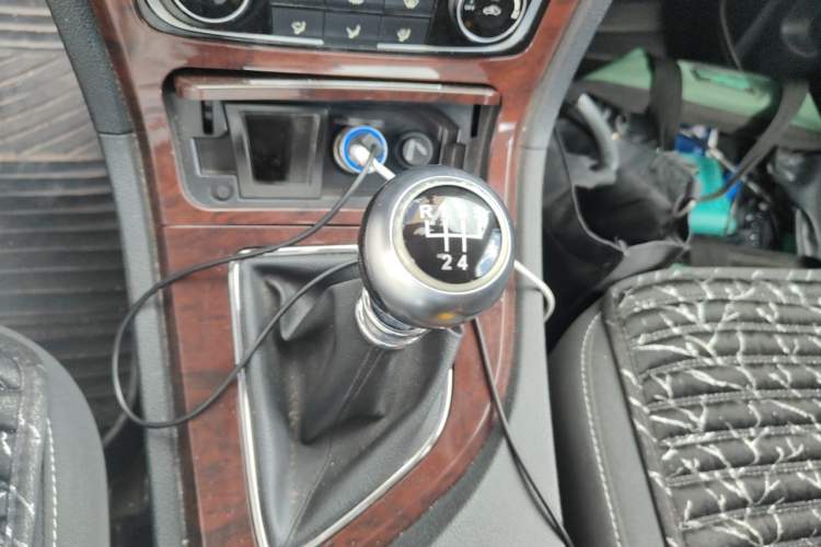 Used Zotye T600 2017 1.5T Manual Elite New Year Edition Gear Lever