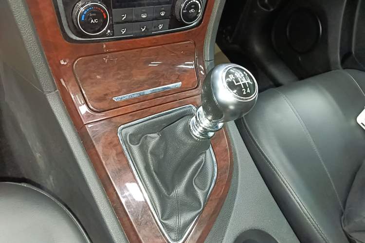 Used Zotye T600 2017 1.5T Manual Elite New Year Edition Gear Lever