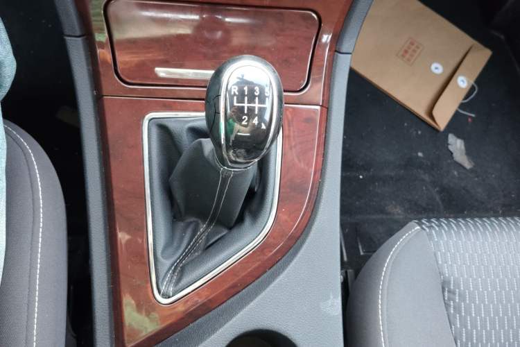 Used Zotye T600 2017 1.5T Manual Elite New Year Edition Gear Lever