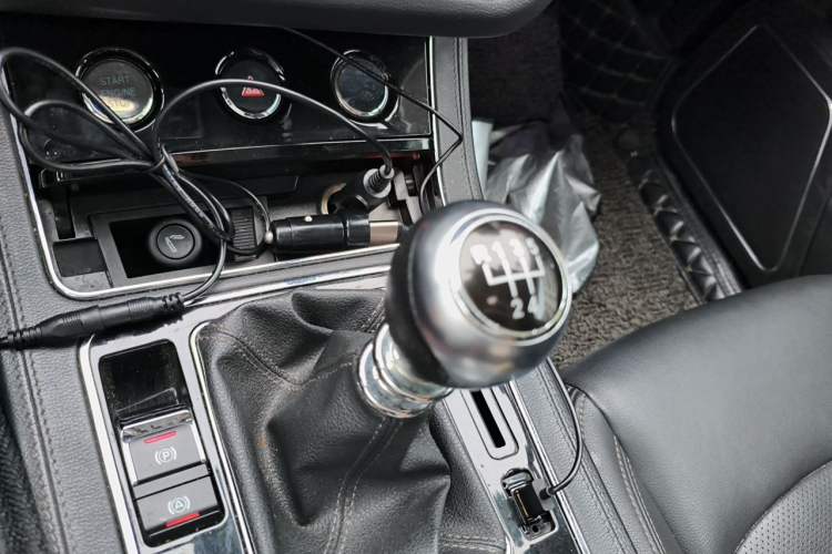Used Zotye T600 2017 1.5T Manual Luxury New Year Edition Gear Lever