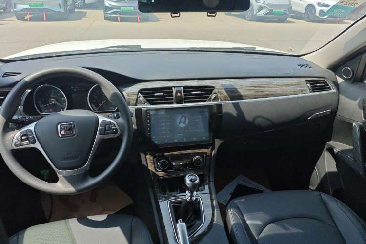 Used Zotye T600 2017 1.5T Manual Luxury New Year Edition Interior 2