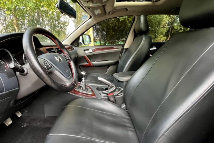 Used Zotye T600 2017 1.5T Manual Elite New Year Edition Interior 2