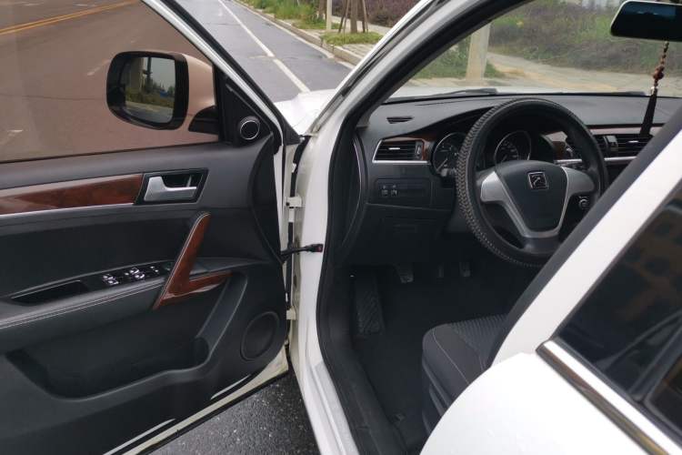 Used Zotye T600 2017 1.5T Manual Elite New Year Edition Interior 2