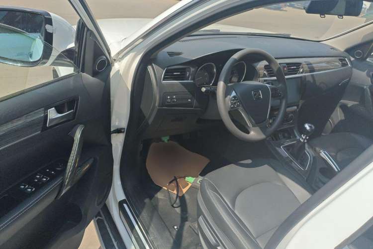 Used Zotye T600 2017 1.5T Manual Luxury New Year Edition Interior 3