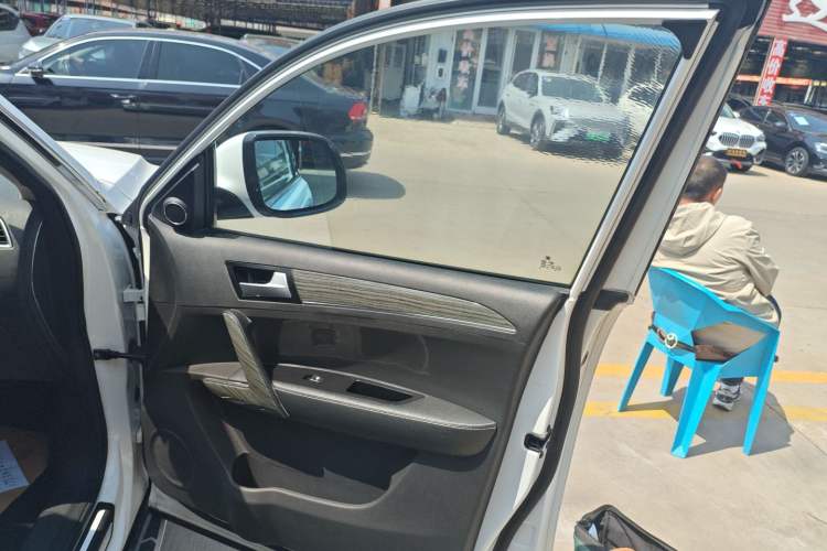 Used Zotye T600 2017 1.5T Manual Luxury New Year Edition Interior 5