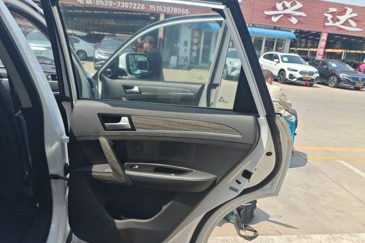 Used Zotye T600 2017 1.5T Manual Luxury New Year Edition Interior 6