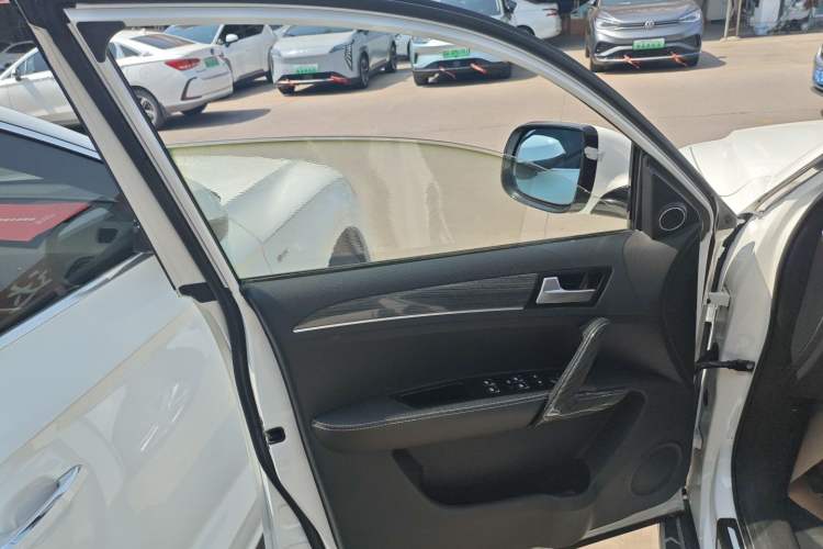 Used Zotye T600 2017 1.5T Manual Luxury New Year Edition Interior 7
