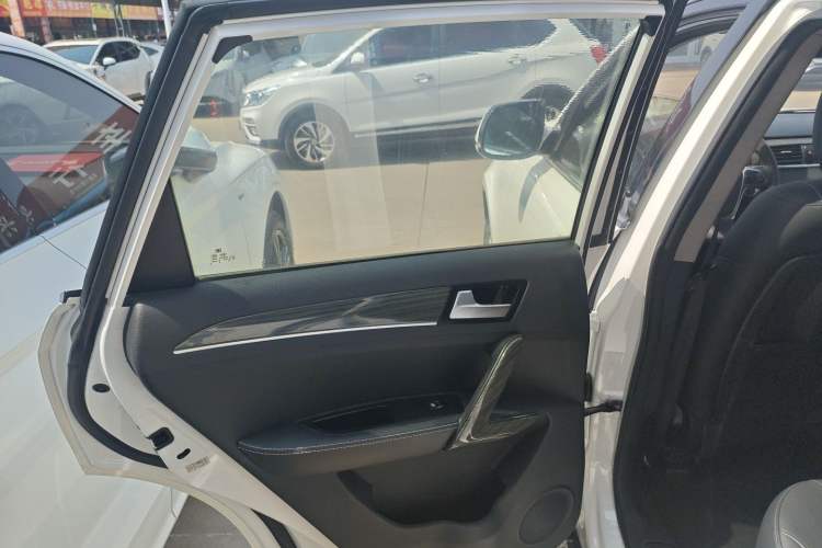 Used Zotye T600 2017 1.5T Manual Luxury New Year Edition Interior 8