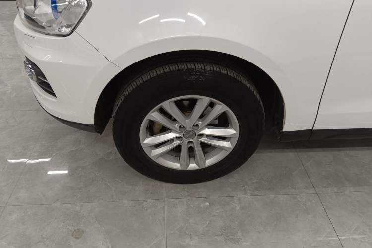 Used Zotye T600 2017 1.5T Manual Elite New Year Edition Left Front Wheel Hub