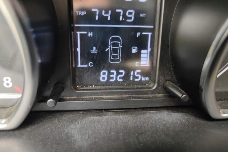 Used Zotye T600 2017 1.5T Manual Elite New Year Edition Odometer Close Up