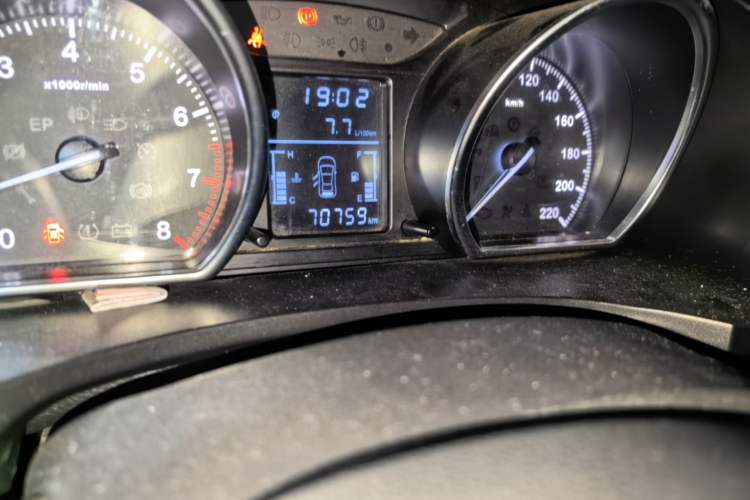 Used Zotye T600 2017 1.5T Manual Luxury New Year Edition Odometer Close Up