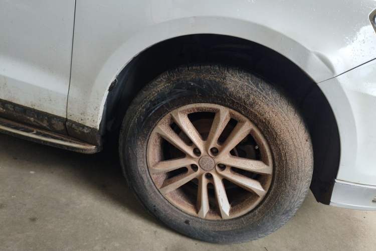 Used Zotye T600 2017 1.5T Manual Luxury New Year Edition Right Front Wheel Hub