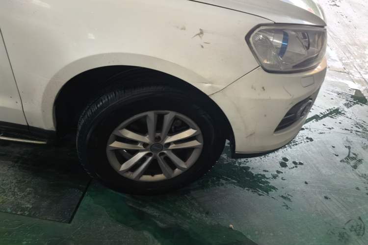 Used Zotye T600 2017 1.5T Manual Luxury New Year Edition Right Front Wheel Hub