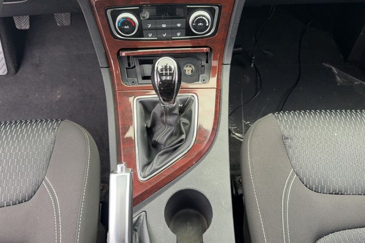 Used Zotye T600 2018 Sport Edition 1.5T Manual Luxury Model Gear Lever