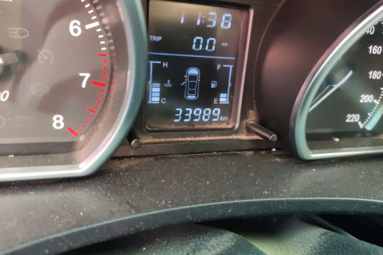 Used Zotye T600 2018 Sport Edition 1.5T Manual Luxury Model Odometer Close Up