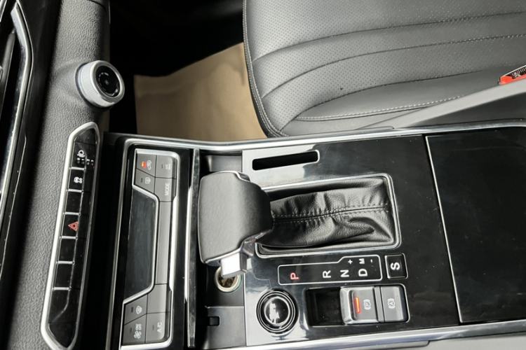 Used Zotye T600 2019 1.5T Automatic Luxury Model Gear Lever