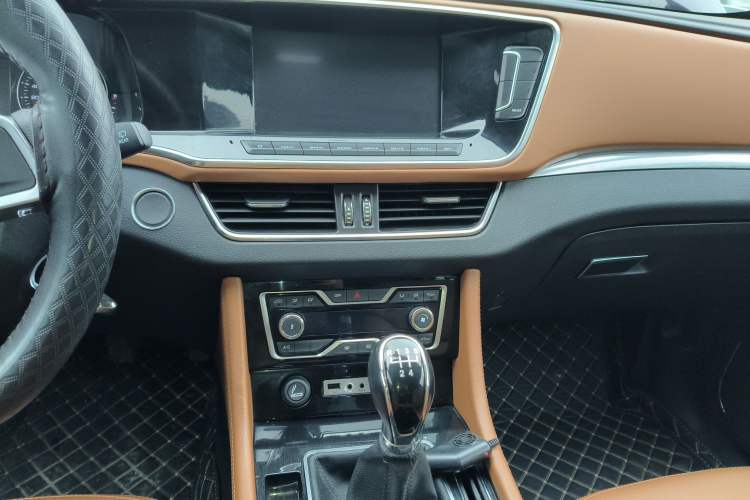 Used Zotye T600 Coupe 2017 1.5T Manual Luxury Model Audio And AC Panel