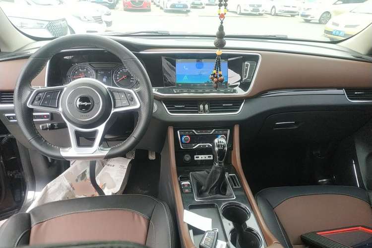 Used Zotye T600 Coupe 2017 1.5T Manual Luxury Model Center Console