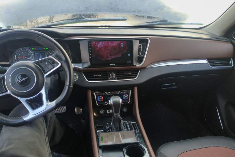 Used Zotye T600 Coupe 2017 1.8T Automatic Luxury Model Center Console