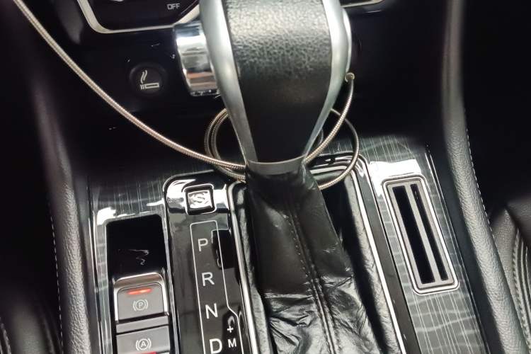 Used Zotye T600 Coupe 2017 1.5T Automatic Luxury Model Gear Lever