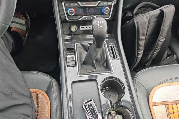 Used Zotye T600 Coupe 2017 1.5T Manual Luxury Model Gear Lever
