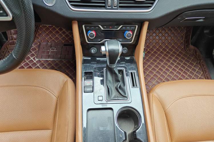 Used Zotye T600 Coupe 2017 1.5T Automatic Luxury Model Gear Lever