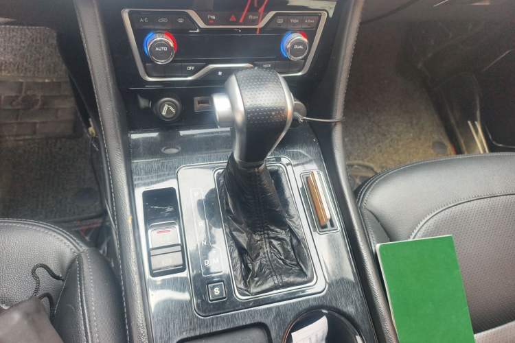 Used Zotye T600 Coupe 2017 1.5T Automatic Luxury Model Gear Lever