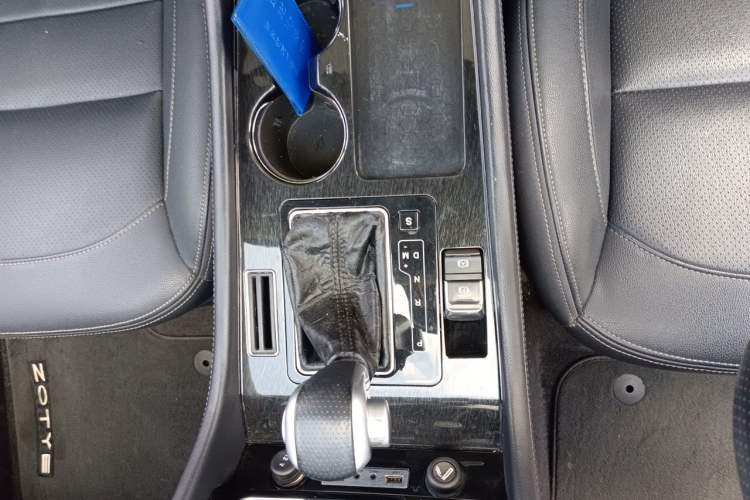 Used Zotye T600 Coupe 2017 1.5T Automatic Luxury Model Gear Lever