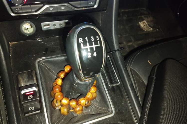 Used Zotye T600 Coupe 2017 1.5T Manual Luxury Model Gear Lever