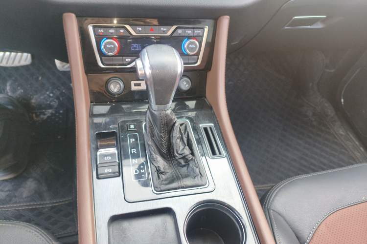 Used Zotye T600 Coupe 2017 1.8T Automatic Luxury Model Gear Lever