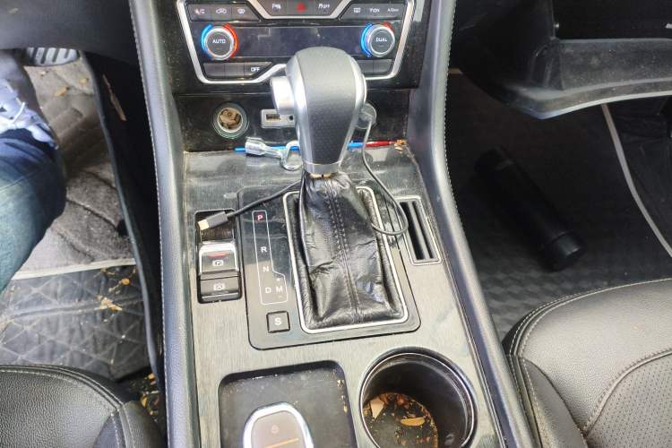 Used Zotye T600 Coupe 2017 1.5T Automatic Luxury Model Gear Lever