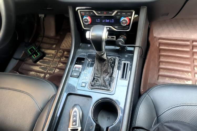 Used Zotye T600 Coupe 2017 1.5T Automatic Luxury Model Gear Lever