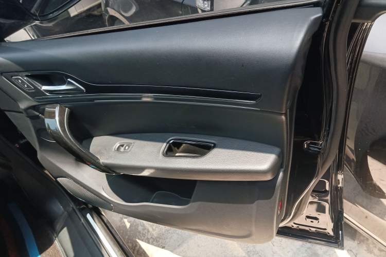 Used Zotye T600 Coupe 2017 1.5T Automatic Luxury Model Right Front Door Interior