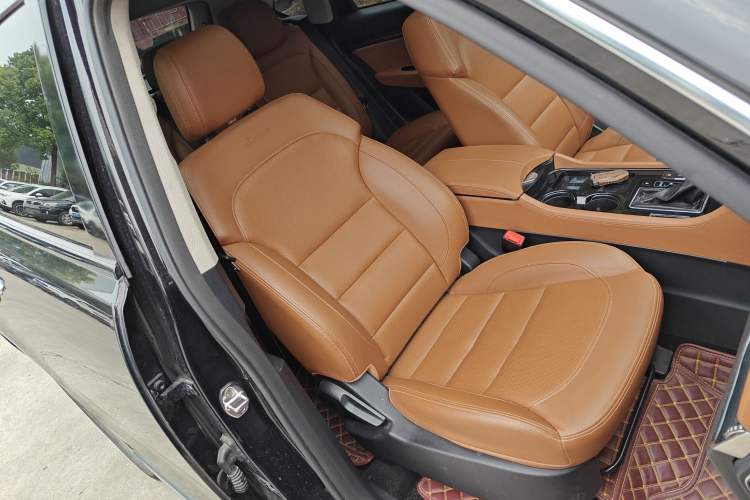 Used Zotye T600 Coupe 2017 1.5T Automatic Luxury Model Right Front Seat