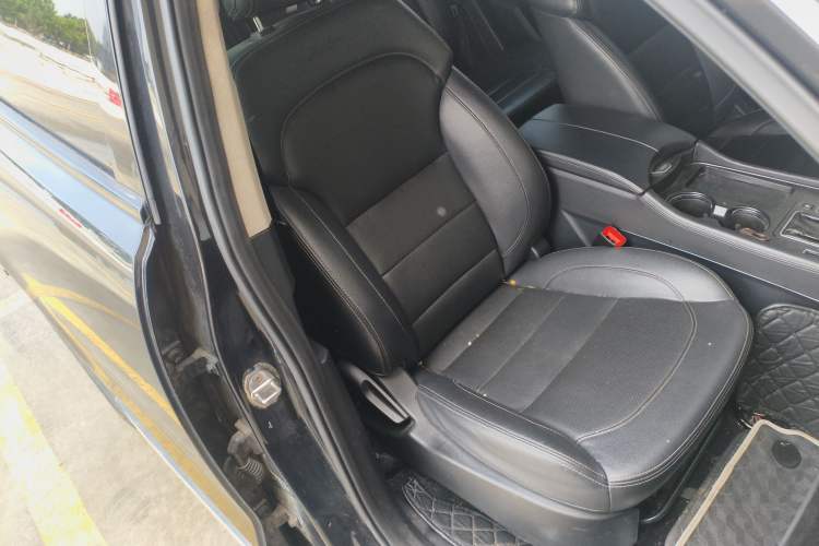 Used Zotye T600 Coupe 2017 1.5T Automatic Luxury Model Right Front Seat