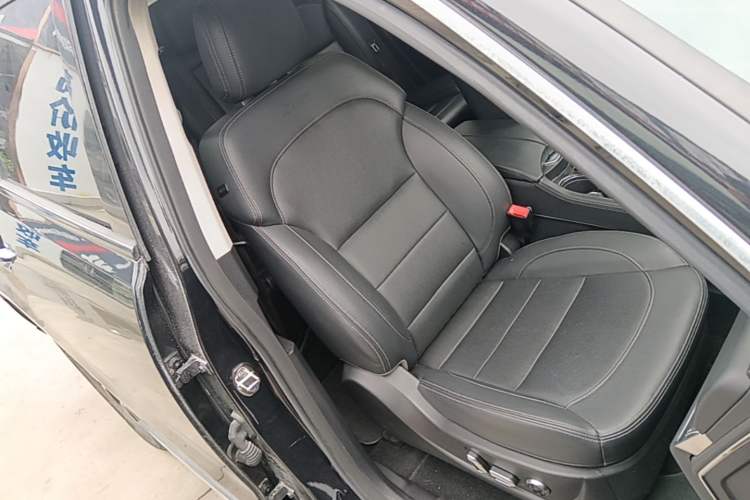 Used Zotye T600 Coupe 2017 1.5T Automatic Luxury Model Right Front Seat