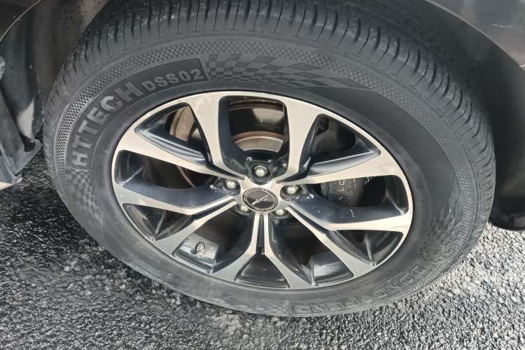 Used Zotye T600 Coupe 2017 1.5T Automatic Luxury Model Right Front Wheel Hub