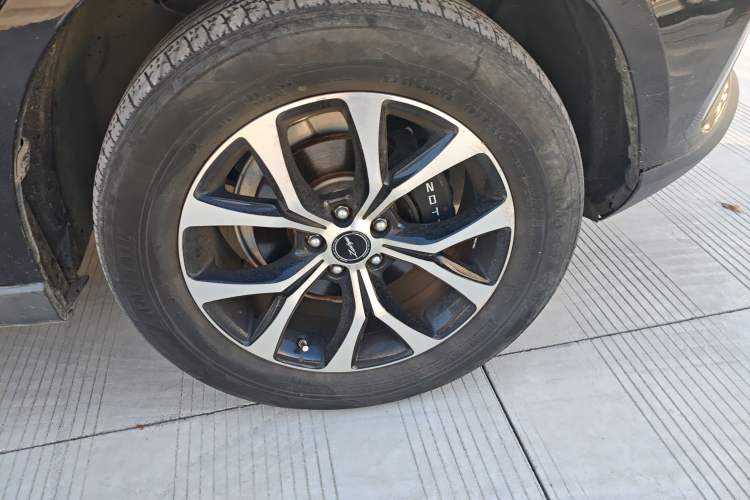 Used Zotye T600 Coupe 2017 1.5T Automatic Luxury Model Right Front Wheel Hub