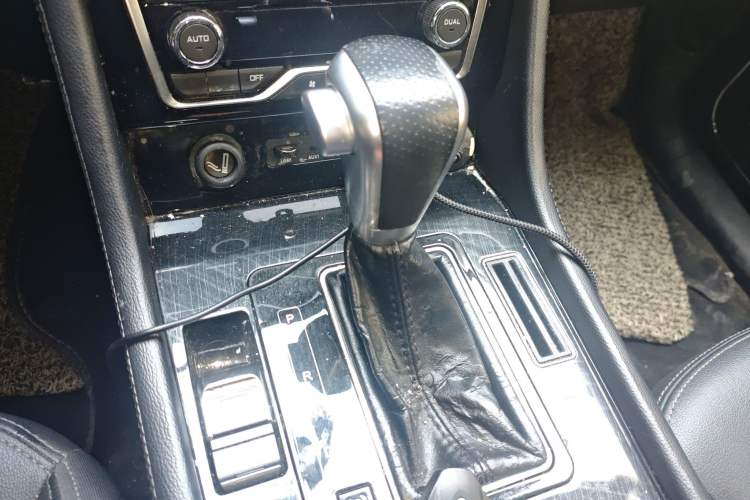 Used Zotye T600 Coupe 2017 1.5T Automatic Luxury Model Gear Lever
