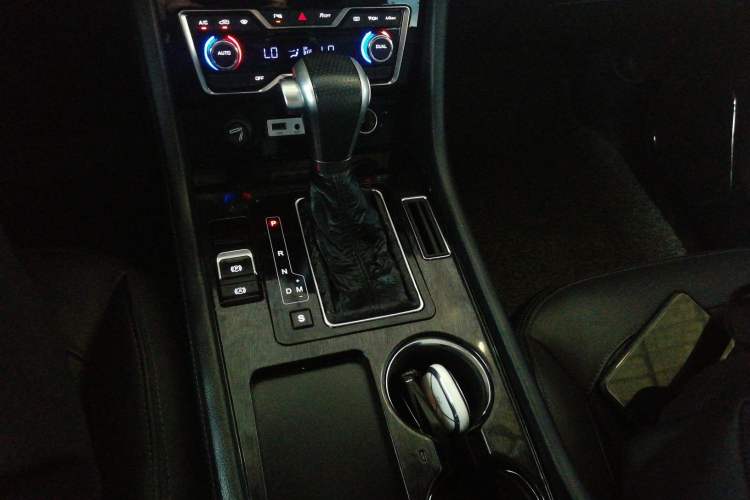 Used Zotye T600 Coupe 2017 1.5T Automatic Luxury Model Gear Lever