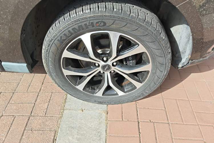 Used Zotye T600 Coupe 2017 1.5T Automatic Luxury Model Right Front Wheel Hub