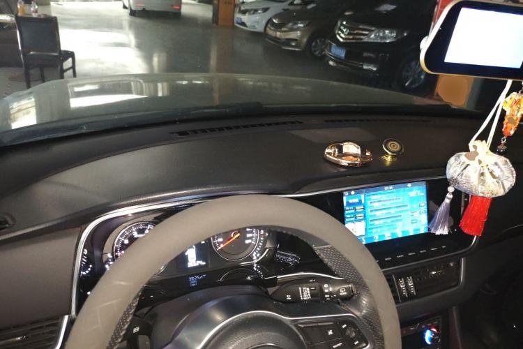 Used Zotye T600 Coupe 2017 1.5T Manual Luxury Model Center Console