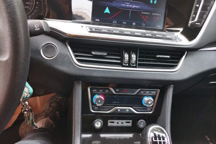 Used Zotye T600 Coupe 2017 1.5T Manual Luxury Model Audio And AC Panel